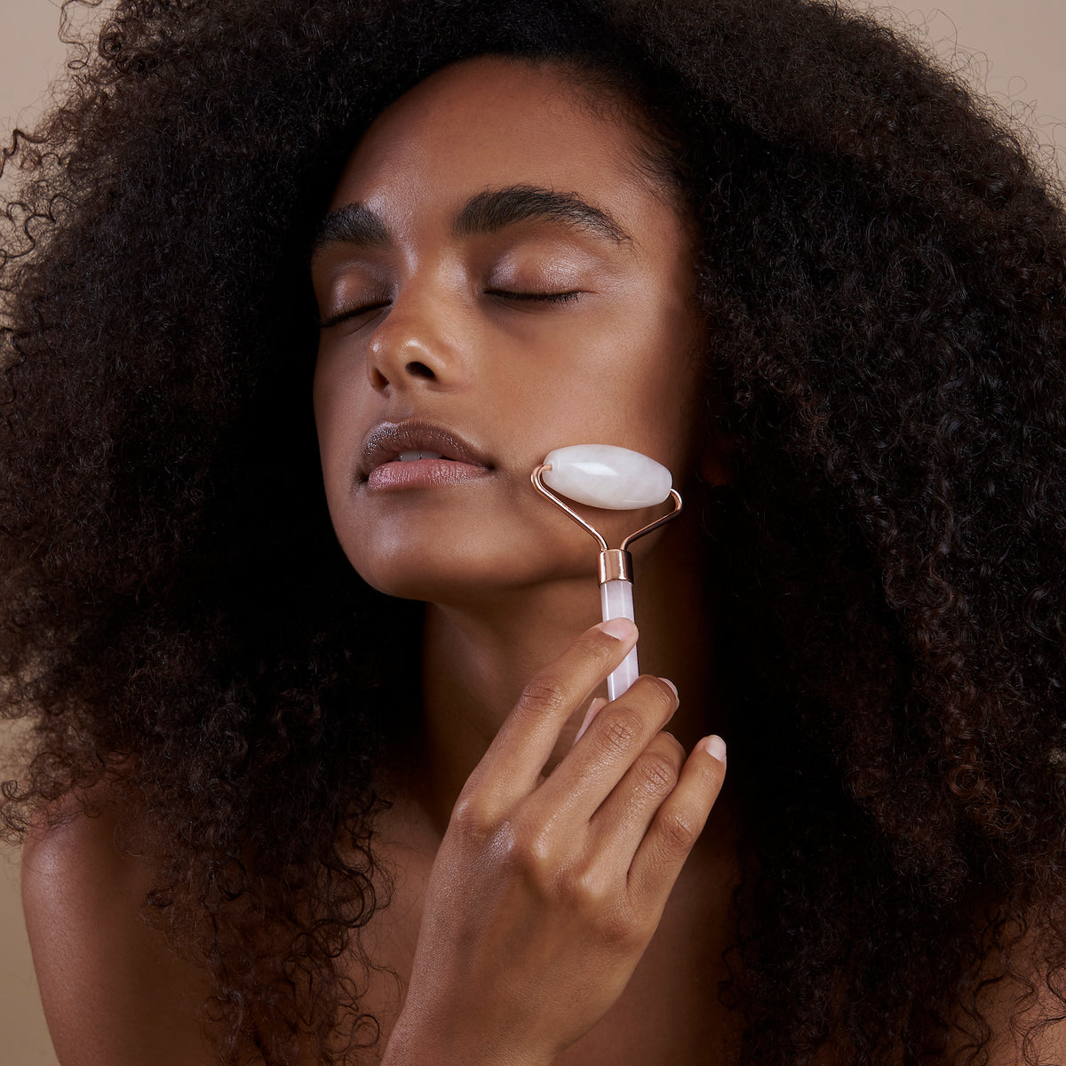 BENEFITS OF FACIAL ROLLERS + GUA SHAS LILY + MIEL